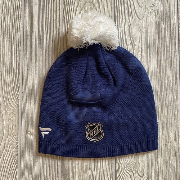 Fanatics Authentic Pro Toronto Maple Leafs Logo Locker Room Pom Beanie Hat New - Picture 4 of 6